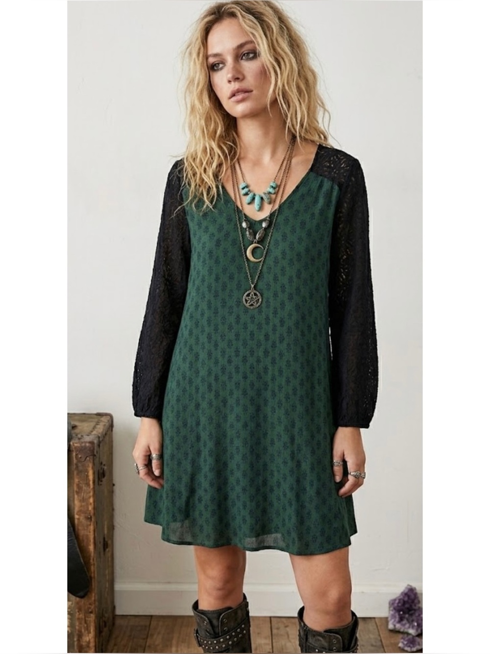 Hem & Thread Ditsy Floral Long Lace Sleeve Shift Dress Cut Out Back